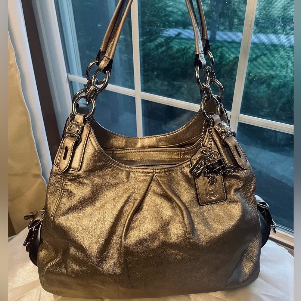 Coach Madison Maggie – Metallic Platinum w/ Horse & Carriage Medallion
